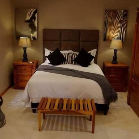 Meyers Guesthouse Jwaneng Kültér fotó