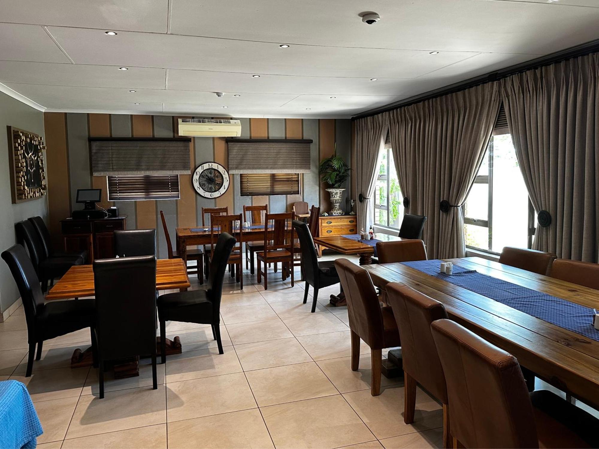 Meyers Guesthouse Jwaneng Kültér fotó